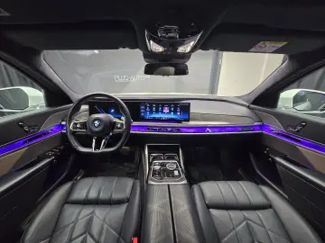 BMW 750 e M Pachet
