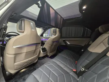BMW 750 e M Pachet