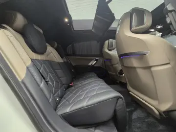 BMW 750 e M Pachet