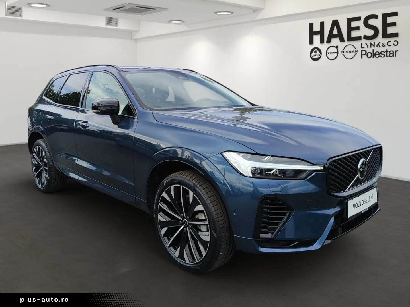 VOLVO XC60 2025 — imagine 3