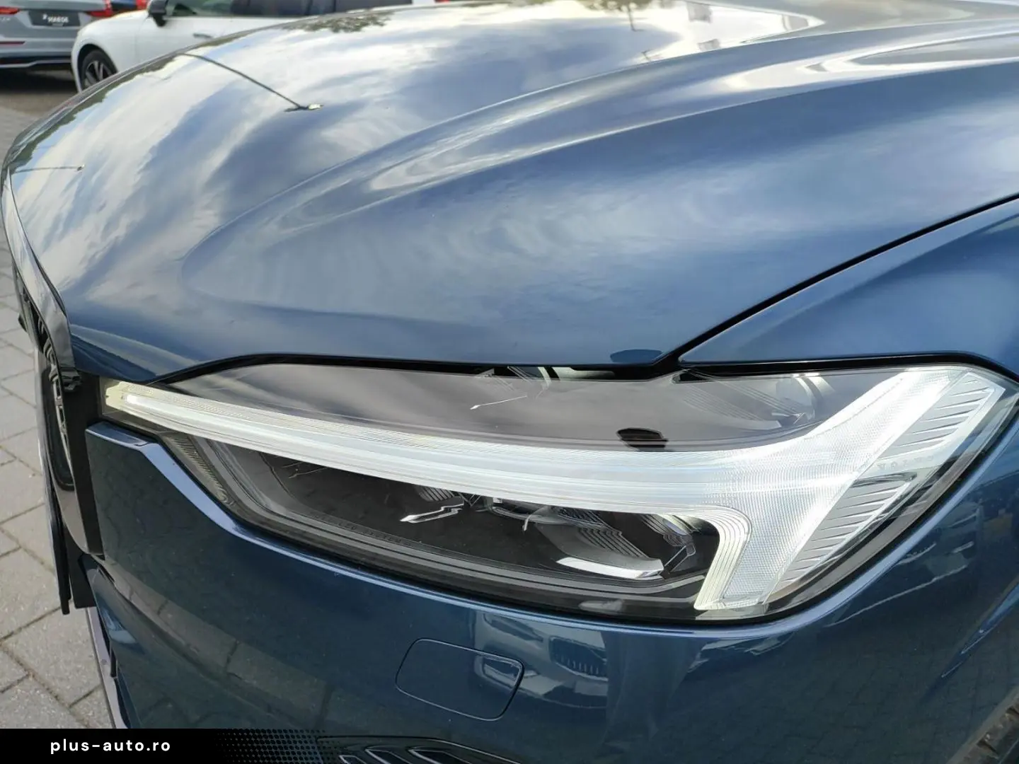 VOLVO XC60 2025 — imagine 9