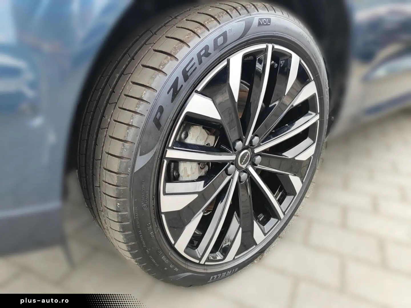 VOLVO XC60 2025 — imagine 10