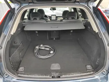 VOLVO XC60 T6 Plus Dark AWD Luftfederung StandHZG AHK