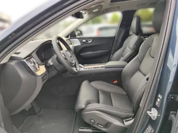 VOLVO XC60 T6 Plus Dark AWD Luftfederung StandHZG AHK