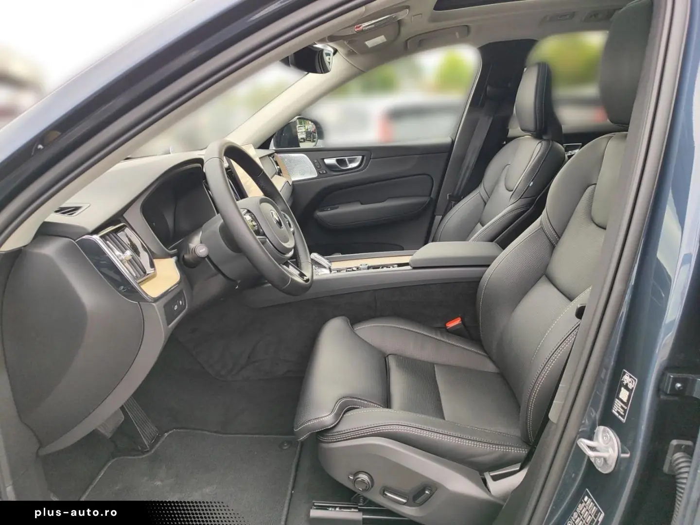 VOLVO XC60 2025 — imagine 16