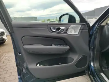 VOLVO XC60 T6 Plus Dark AWD Luftfederung StandHZG AHK