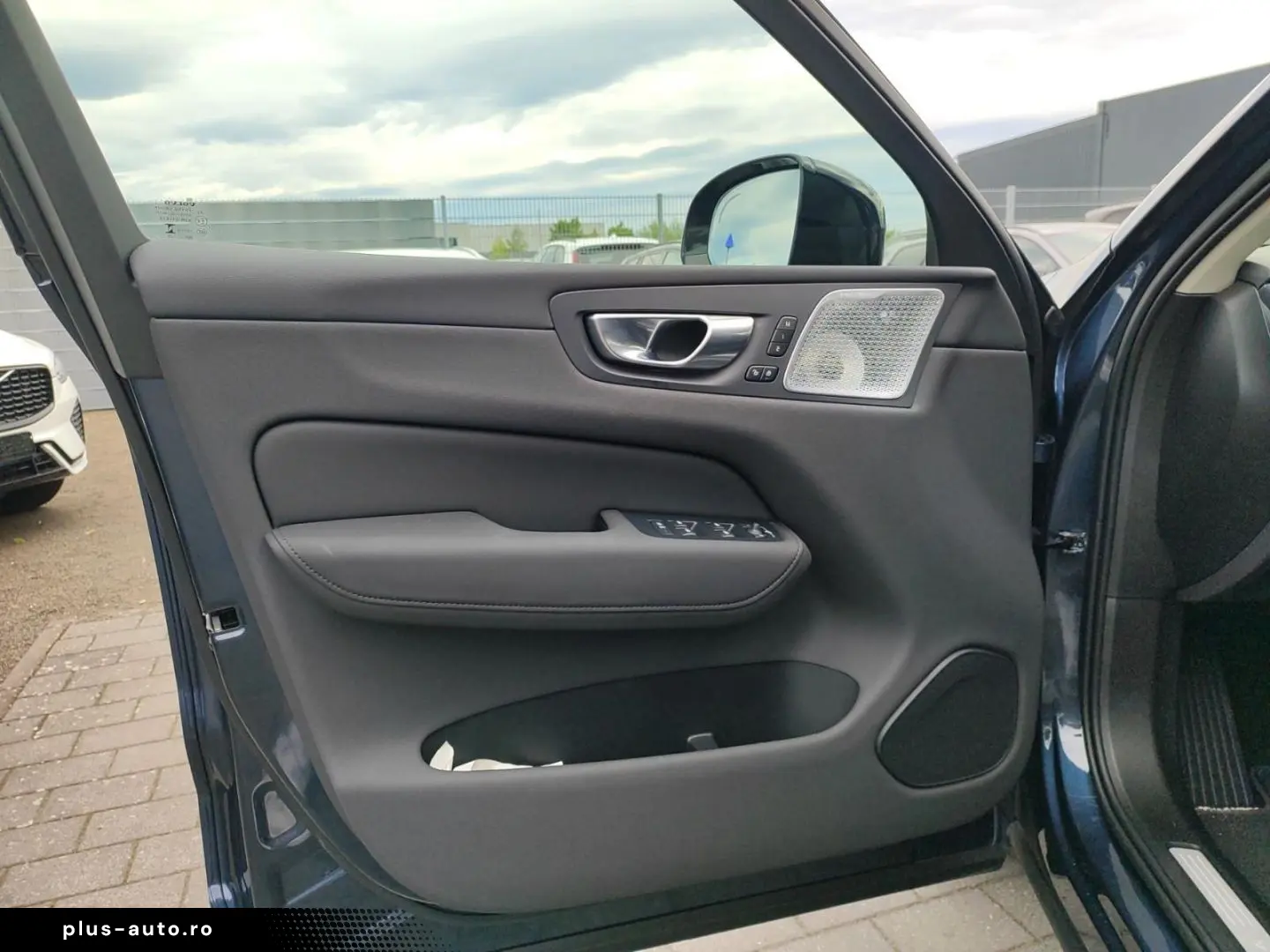 VOLVO XC60 2025 — imagine 17