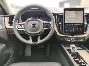 VOLVO XC60 T6 Plus Dark AWD Luftfederung StandHZG AHK