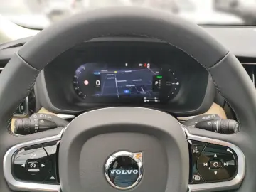 VOLVO XC60 T6 Plus Dark AWD Luftfederung StandHZG AHK