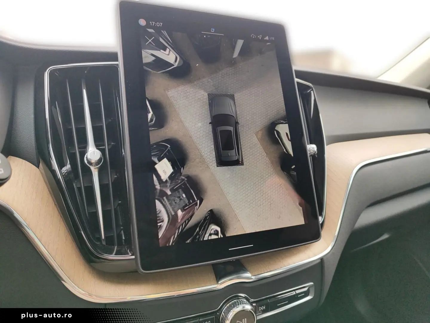 VOLVO XC60 2025 — imagine 21
