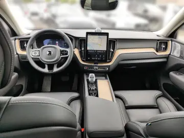 VOLVO XC60 T6 Plus Dark AWD Luftfederung StandHZG AHK