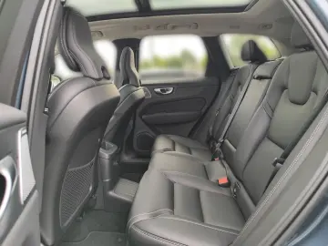 VOLVO XC60 T6 Plus Dark AWD Luftfederung StandHZG AHK