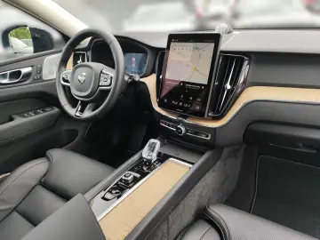 VOLVO XC60 T6 Plus Dark AWD Luftfederung StandHZG AHK