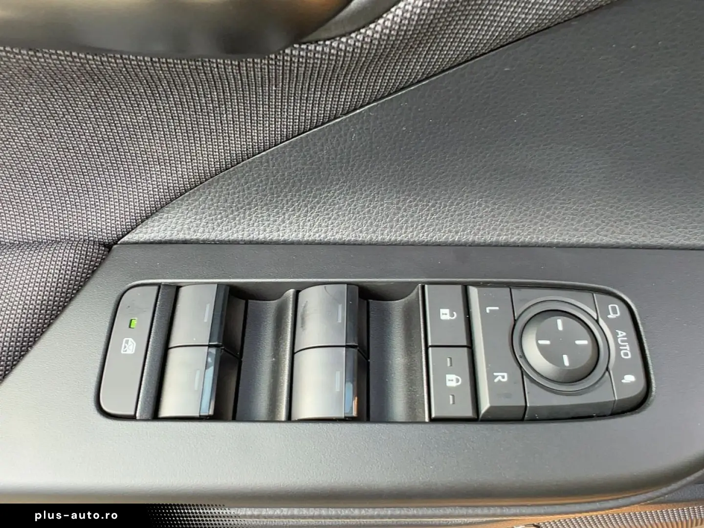 TOYOTA C-HR Plug-In Hybrid SHZ GRA LED Klima