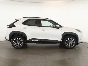 TOYOTA Yaris Cross Hybrid Teamplayer LED Nav SitzHZ Kam