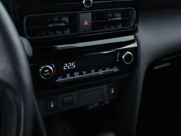 TOYOTA Yaris Cross Hybrid Teamplayer LED Nav SitzHZ Kam