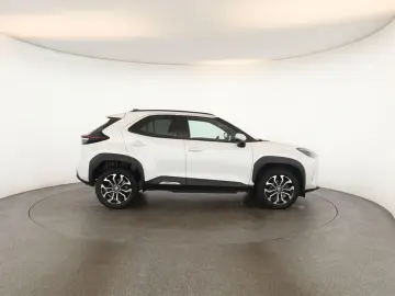 TOYOTA Yaris Cross Hybrid Teamplayer LED Nav SitzHZ Kam