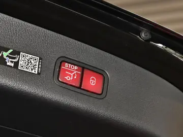 MERCEDES-BENZ GLC 300 e 4M Avantgarde Premium AHK LE…