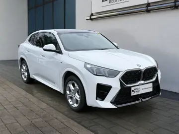 BMW X2 20i sDrive M Sport AHK MMRY PANO H&K PRKASSIS