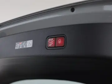MERCEDES-BENZ GLC 300 d 4M AMG Premium  HUD AHK Airm…