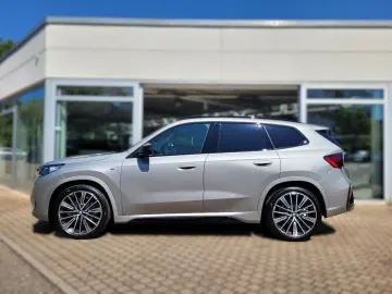 BMW X1 23 d xDrive M Sport AHK HUD 360 Kamera H&K
