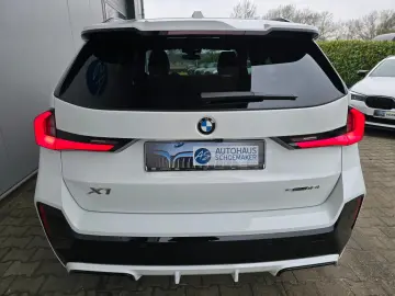 BMW X1 18i sDrive M Sport Pano RFK ACC H&K el-Sitze