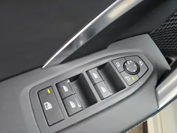 BMW X1 18i sDrive M Sport Pano RFK ACC H&K el-Sitze