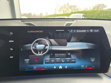 BMW X1 18i sDrive M Sport Pano RFK ACC H&K el-Sitze