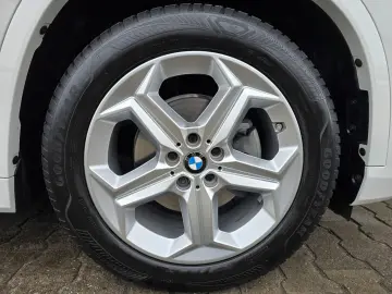 BMW X1 18i sDrive M Sport Pano RFK ACC H&K el-Sitze