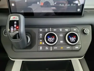 LAND ROVER Defender 110 D300 X-Dynamic HSE 22  HUD Standhei