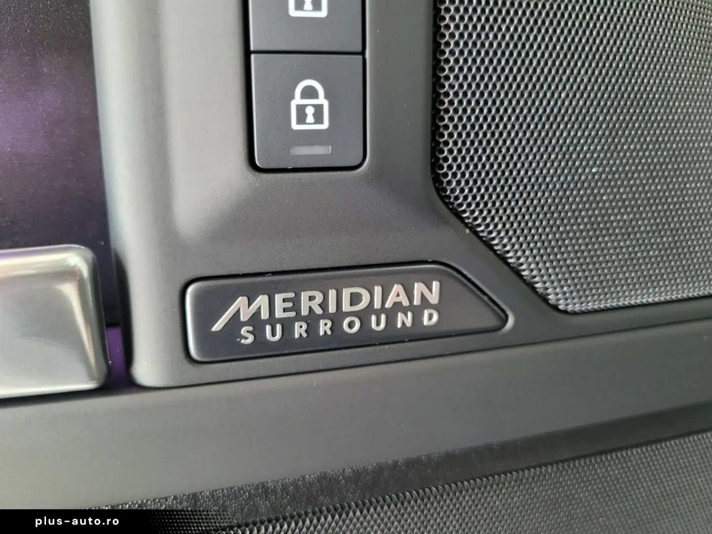 LAND ROVER Defender 110 D300 X-Dynamic HSE 22  HUD Standhei