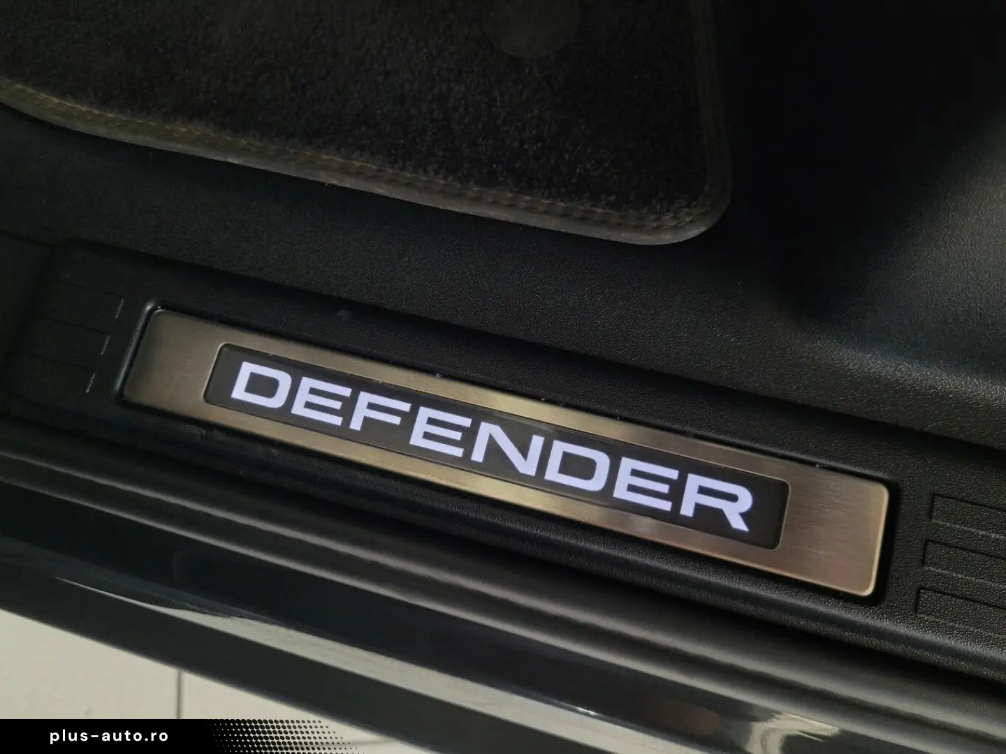 LAND ROVER Defender 110 D300 X-Dynamic HSE 22  HUD Standhei