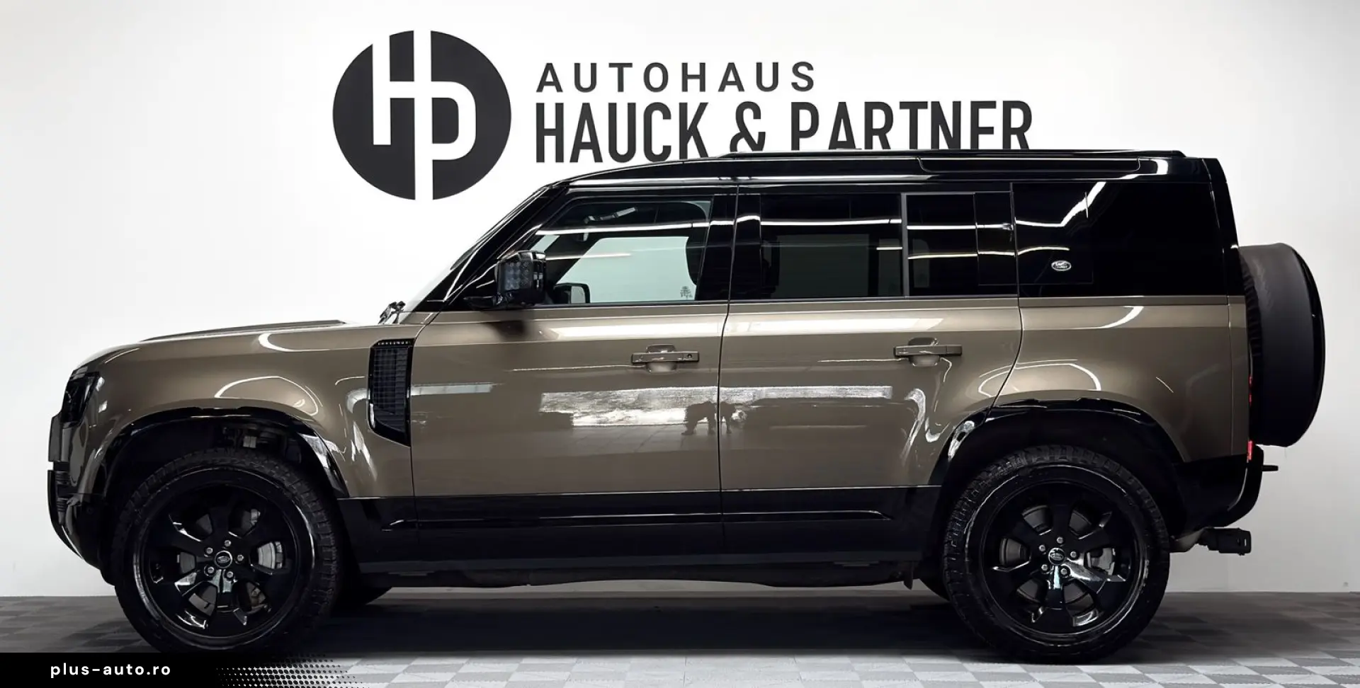 LAND ROVER Defender D300 110 X-Dynamic HSE AHK Pano Matrix