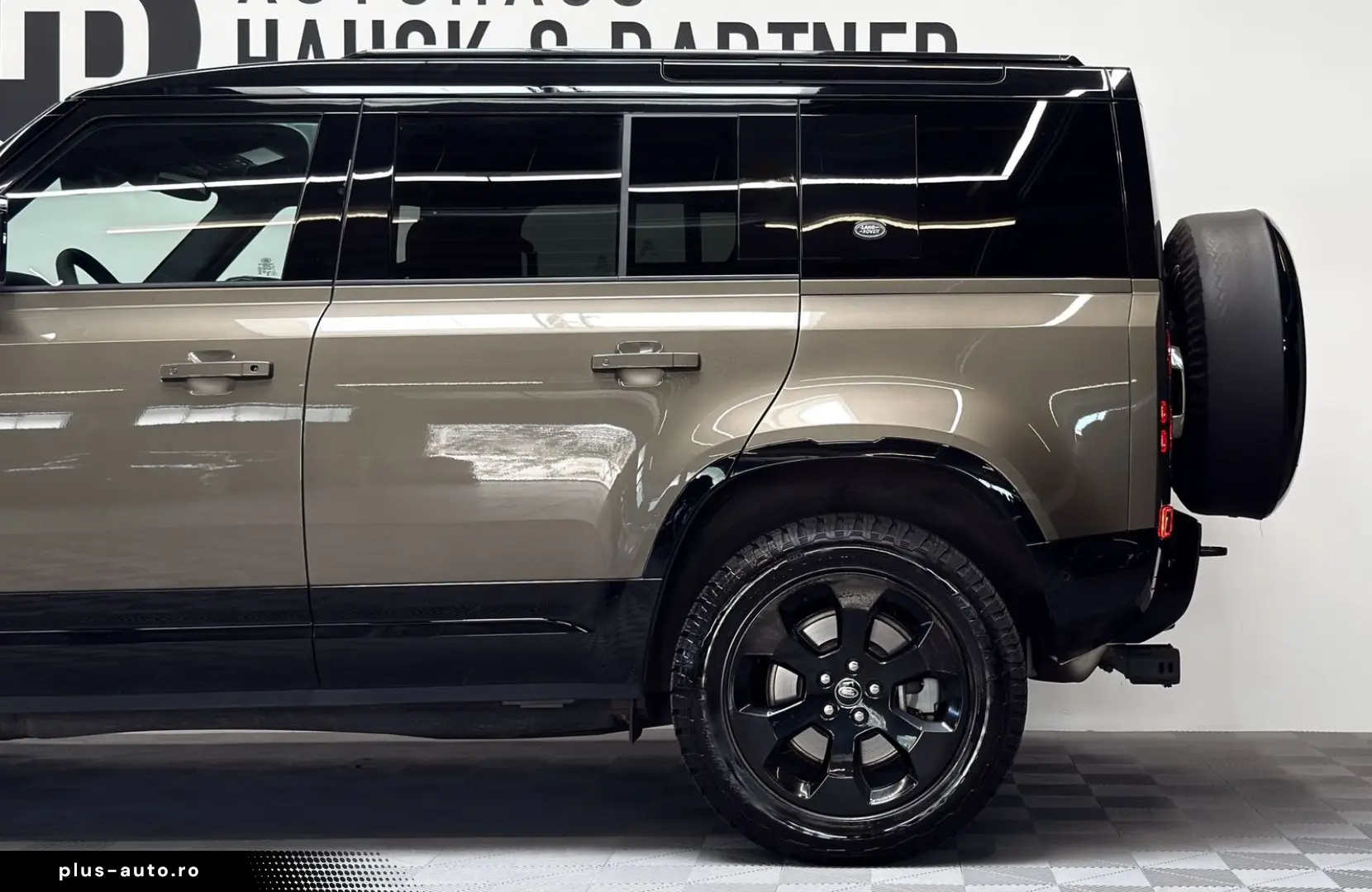 LAND ROVER Defender D300 110 X-Dynamic HSE AHK Pano Matrix