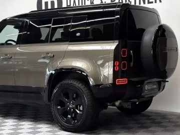 LAND ROVER Defender D300 110 X-Dynamic HSE AHK Pano Matrix