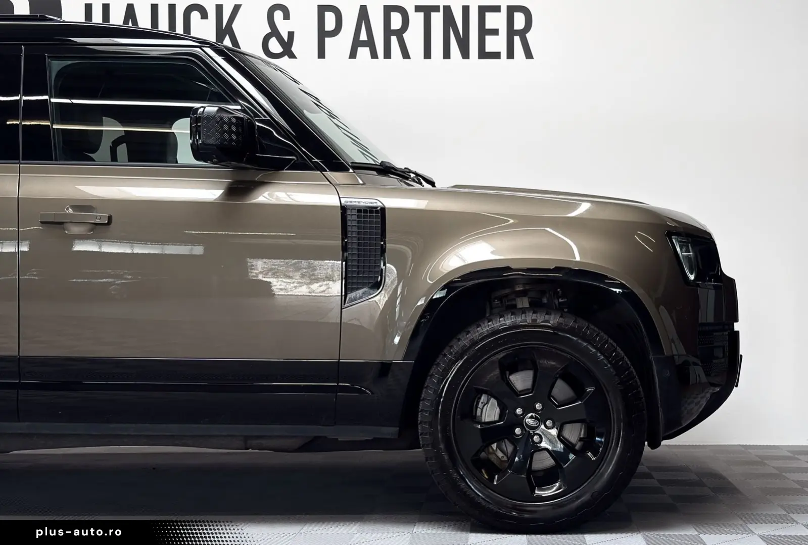 LAND ROVER Defender D300 110 X-Dynamic HSE AHK Pano Matrix