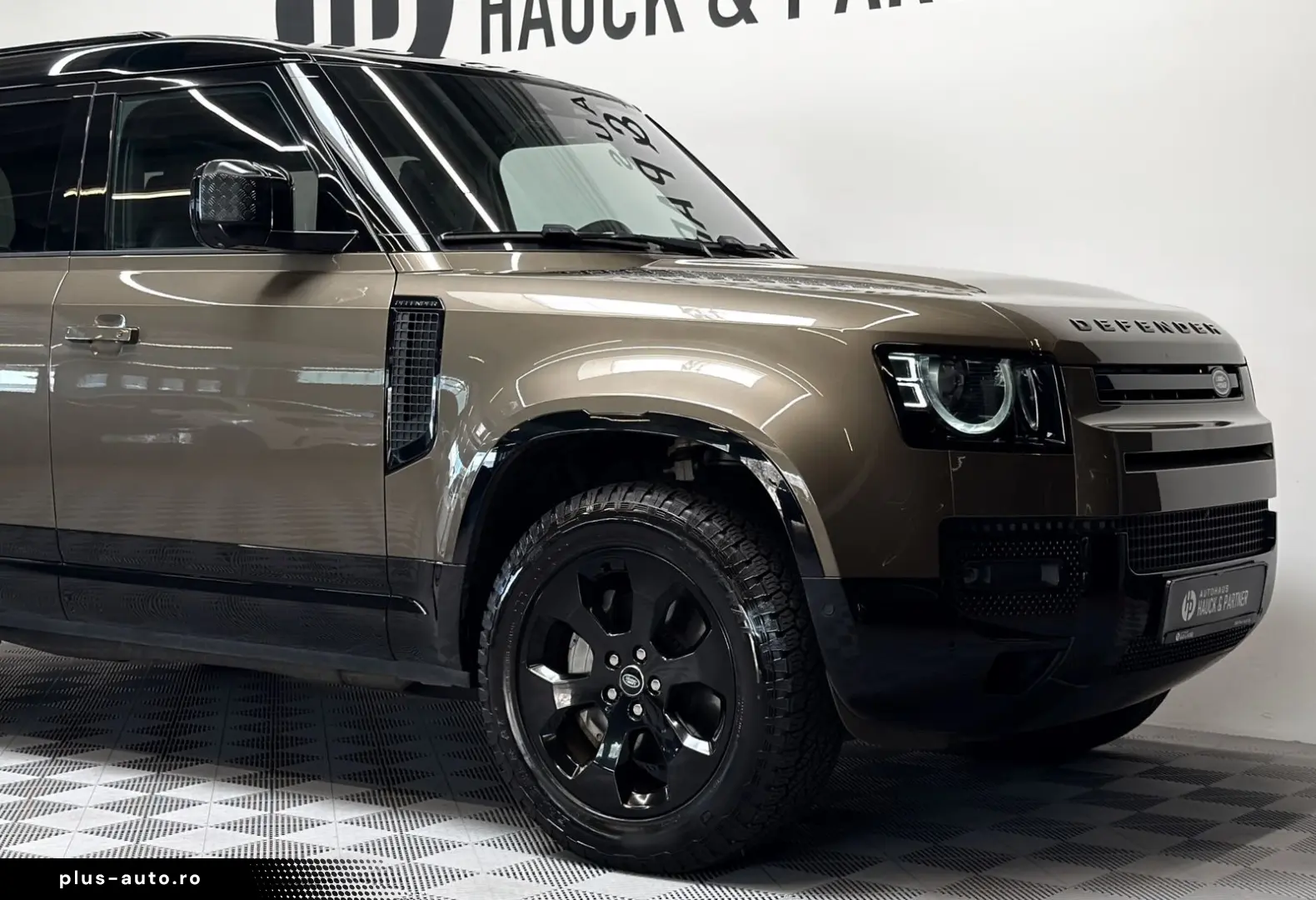 LAND ROVER Defender D300 110 X-Dynamic HSE AHK Pano Matrix