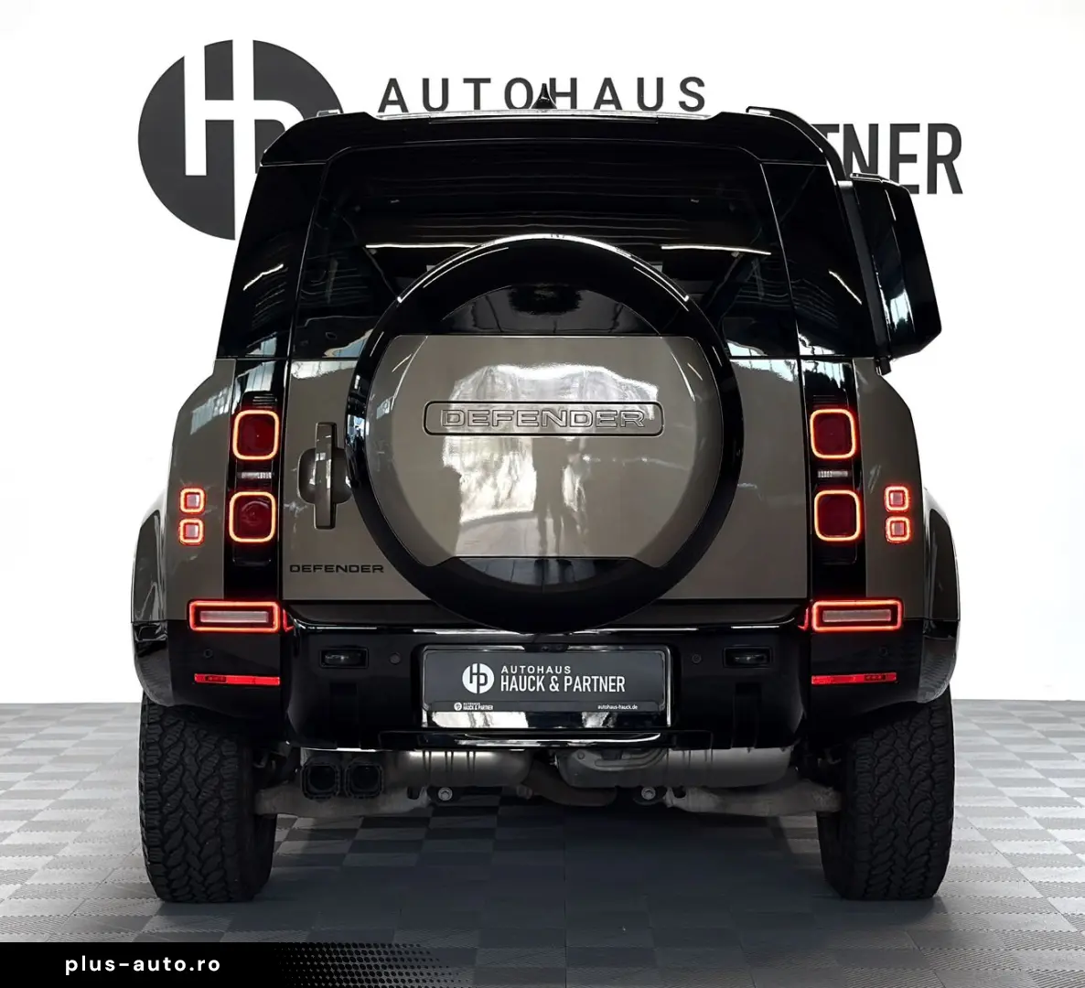 LAND ROVER Defender D300 110 X-Dynamic HSE AHK Pano Matrix