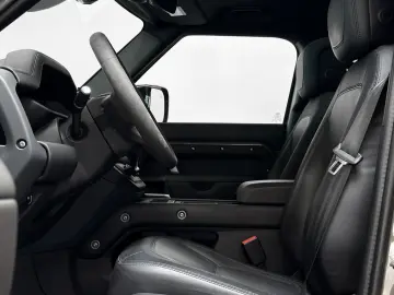 LAND ROVER Defender D300 110 X-Dynamic HSE AHK Pano Matrix