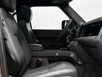 LAND ROVER Defender D300 110 X-Dynamic HSE AHK Pano Matrix
