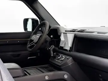 LAND ROVER Defender D300 110 X-Dynamic HSE AHK Pano Matrix