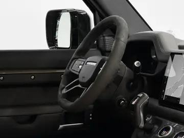LAND ROVER Defender D300 110 X-Dynamic HSE AHK Pano Matrix