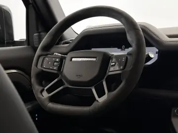LAND ROVER Defender D300 110 X-Dynamic HSE AHK Pano Matrix