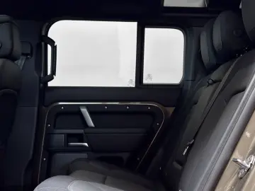 LAND ROVER Defender D300 110 X-Dynamic HSE AHK Pano Matrix
