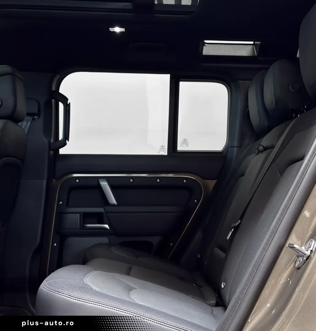 LAND ROVER Defender D300 110 X-Dynamic HSE AHK Pano Matrix