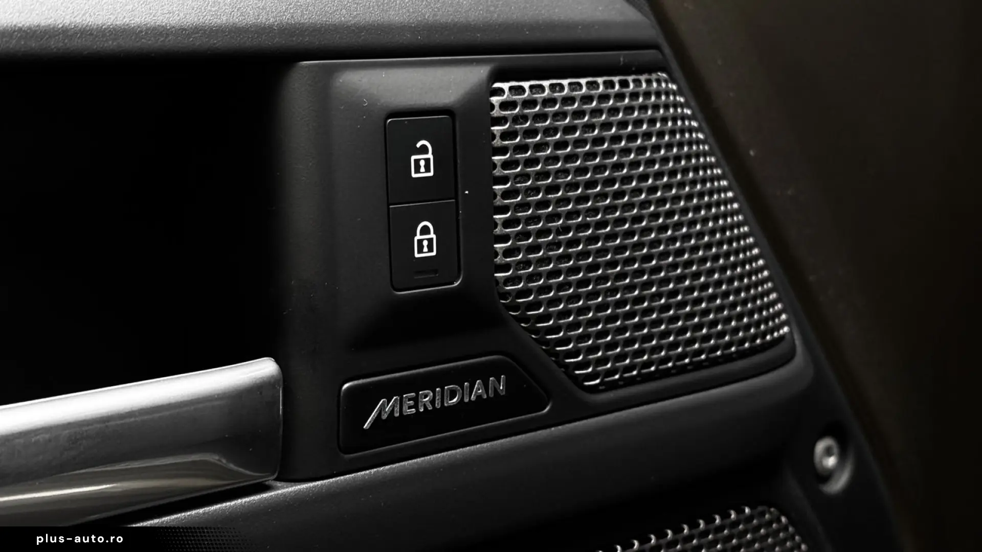 LAND ROVER Defender D300 110 X-Dynamic HSE AHK Pano Matrix