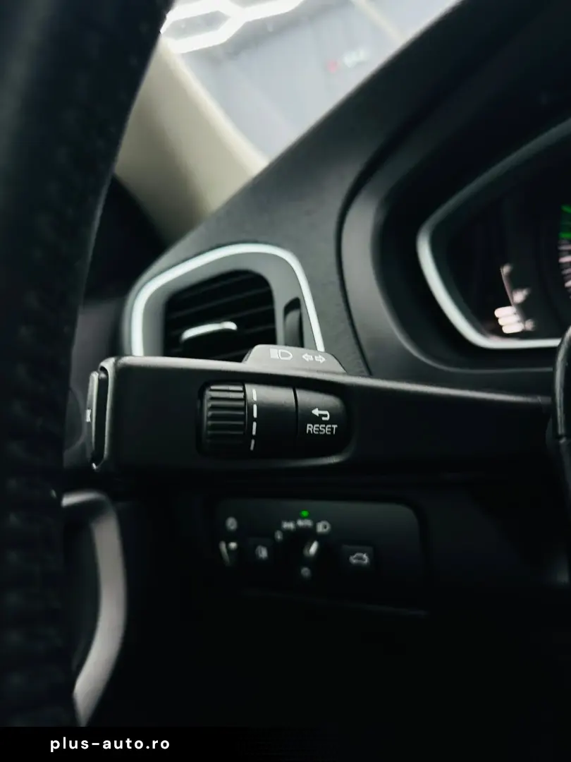 VOLVO V40 2018 2.0D E6 Garantie 12 Luni Rate Avans 0 Doar Cu