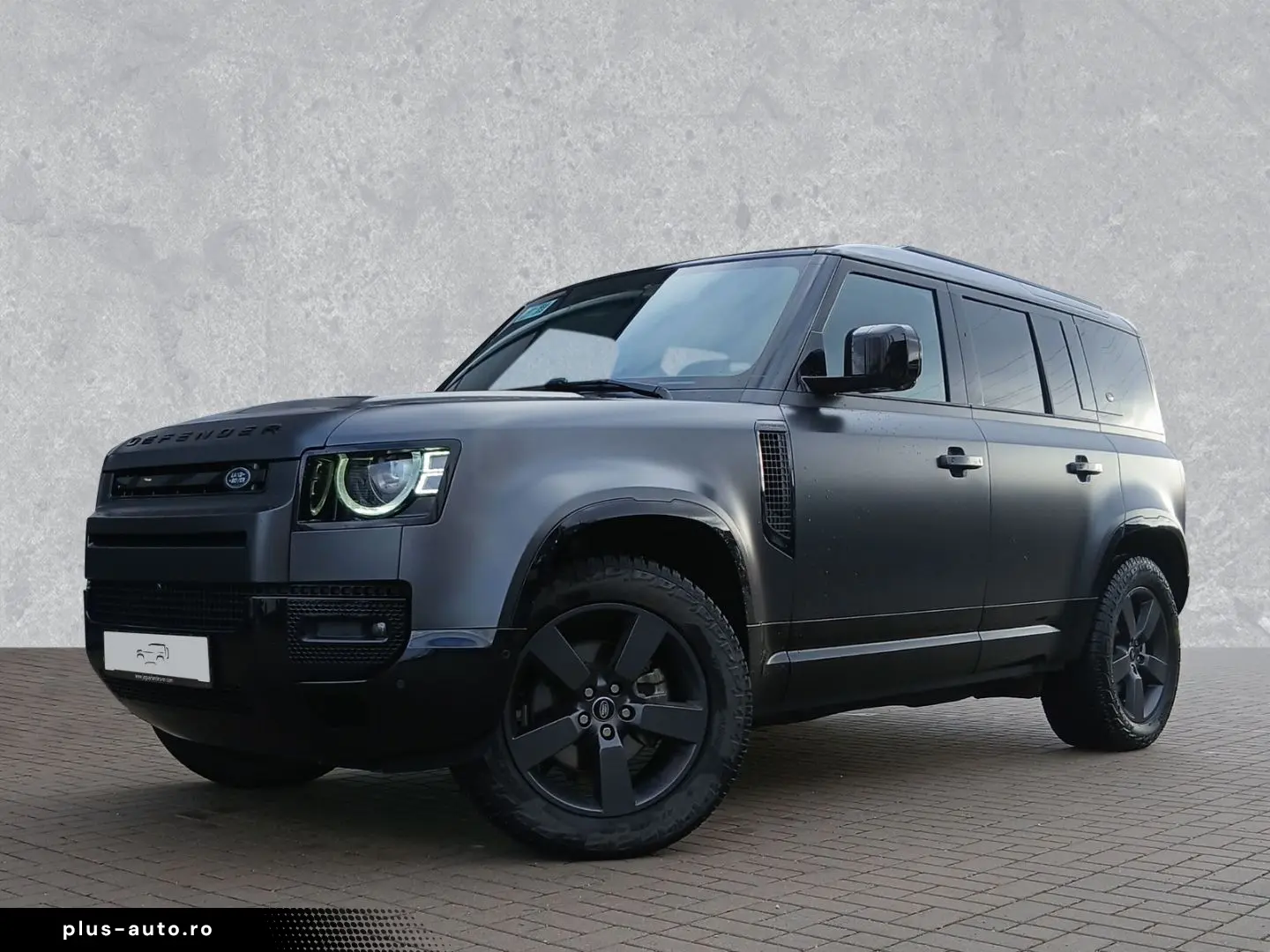 LAND ROVER Defender 110 D250 X-Dynamic HSE AHK  in Seidenma