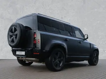 LAND ROVER Defender 110 D250 X-Dynamic HSE AHK  in Seidenma