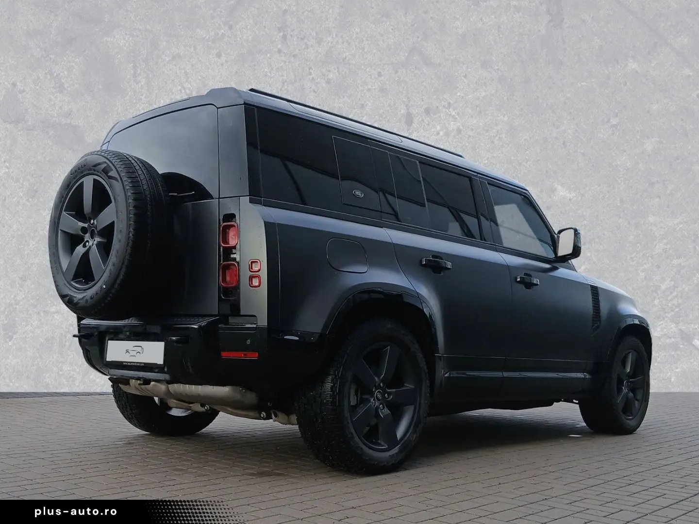 LAND ROVER Defender 110 D250 X-Dynamic HSE AHK  in Seidenma